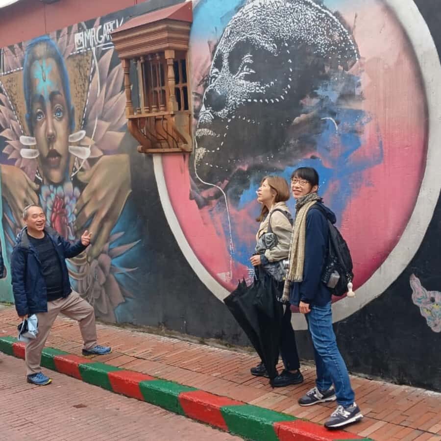 7-hour City Tour of Historic Bogotá with Monserrate - Bolívar Square: political power made visible