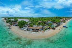 Baru and Playa Blanca Full Day - The 7-minute walk and beach-club arrival: what “getting there” feels like