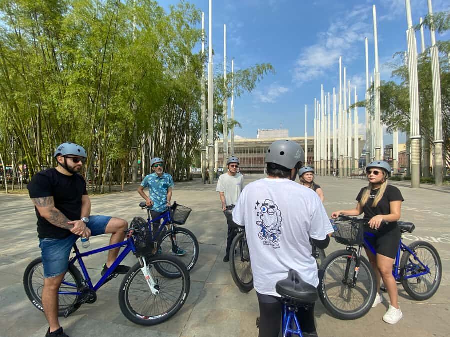 Bike Tour Medellin with Snacks and Local Beer - La Alpujarra: guided details that help you read the city