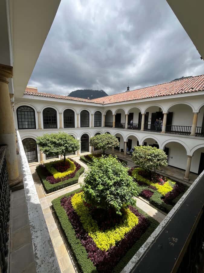 Bogotá: City Tour, Monserrate, Gold Museum, Plaza de Bolivar - La Candelaria and Chorro de Quevedo: old streets, good breaks, and easy wandering