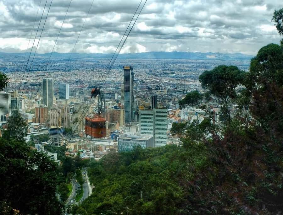 Bogotá: Grand City Tour with Monserrate, Usaquén and Lunch - From Universidad de los Andes to the Eje Ambiental