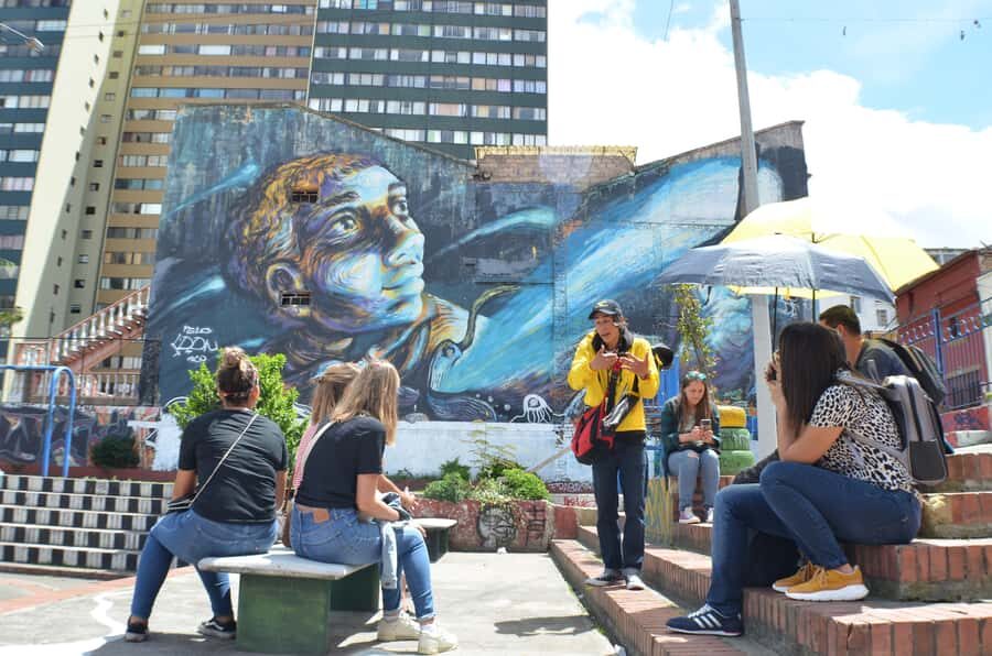 Bogotá: La Candelaria Graffiti & Urban Art Guided Tour - What to look for during the walk (so your photos mean something)
