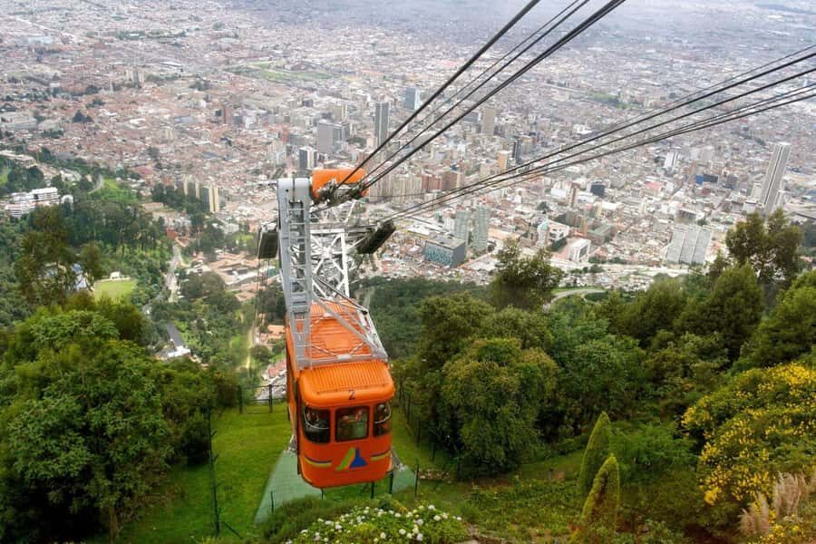 Bogotá: Private Guided Tour with Monserrate & La Candelaria - Plaza Bolívar: Bogotá’s center of gravity