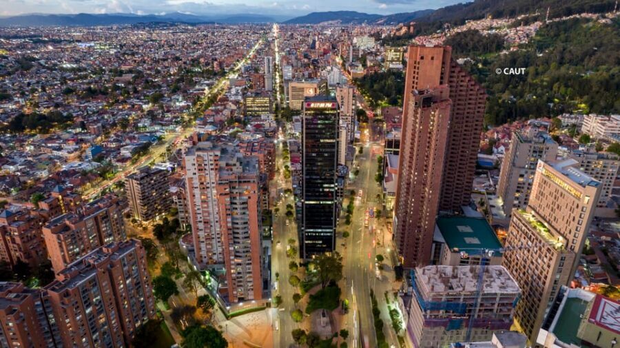 Bogotá: Private Guided Tour with Monserrate & La Candelaria - Guides matter: the difference between seeing and understanding