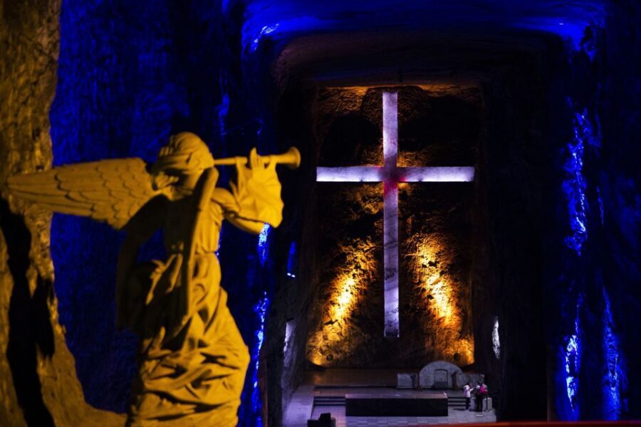 Bogotá: Salt Cathedral Private Tour with Entry Ticket Basic - Entering the Salt Cathedral: 180 Meters Underground