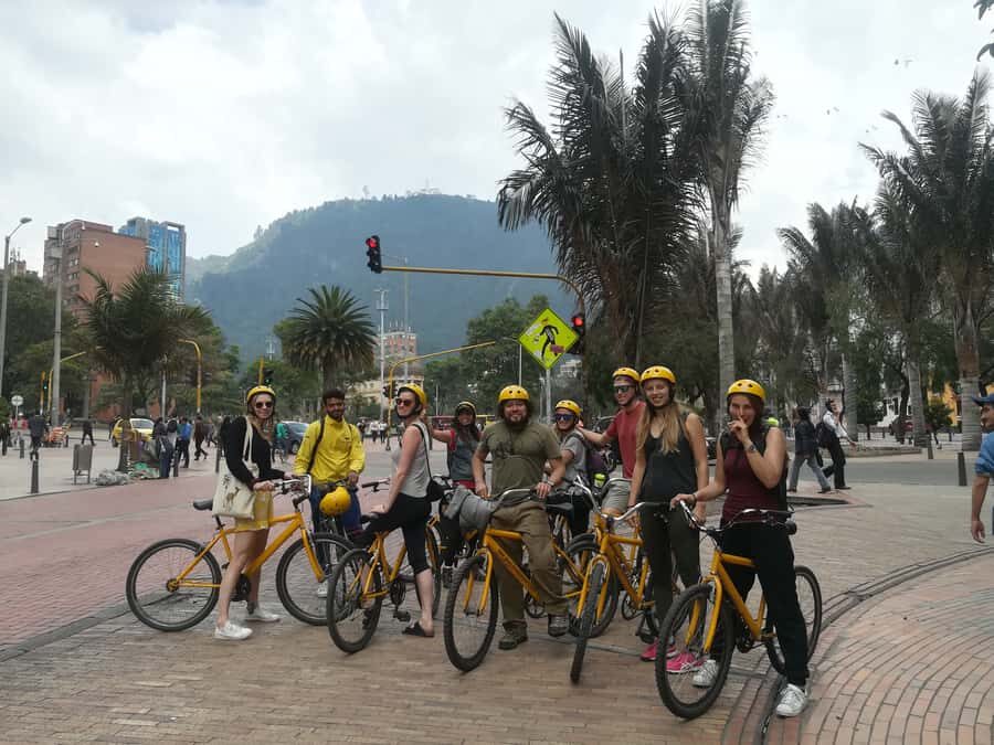 Bogotá: Shared Bike Tour - Hidden neighborhoods and graffiti as social commentary