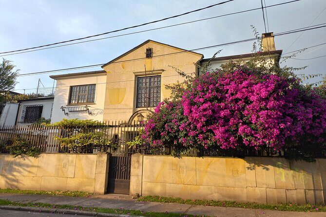 Bogota Walking Tour Teusaquillo, a different part of the city - The house tied to a political conflict: spotting what matters