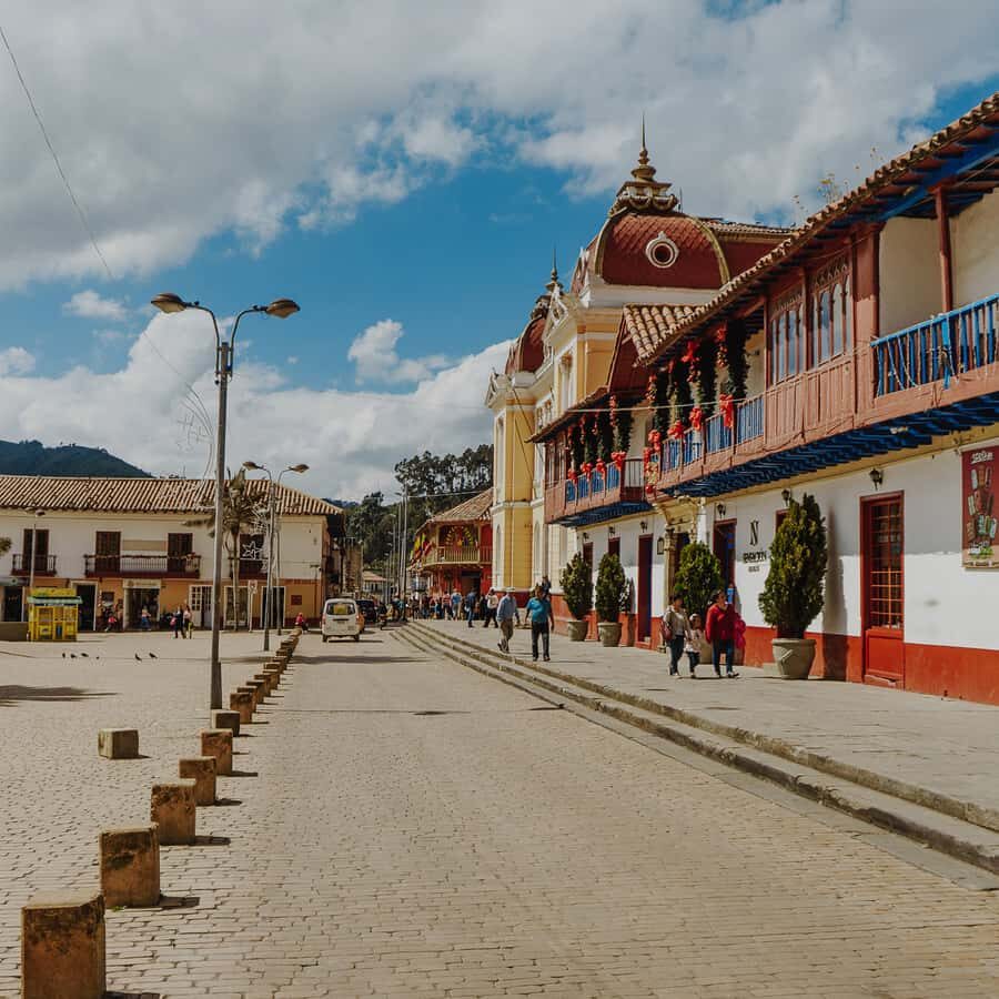 Bogota: Zipaquirá Salt Cathedral and Lake Guatavita Day Tour - Laguna de Guatavita: what the hike really feels like