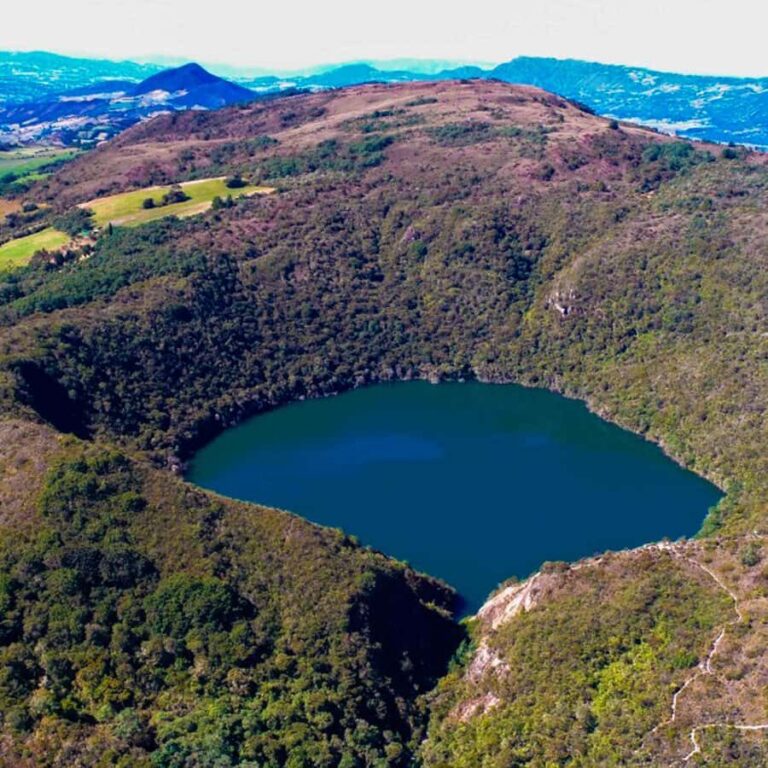 Bogota: Zipaquirá Salt Cathedral and Lake Guatavita Day Tour - From Bogotá to Guatavita: the Muisca legend starts on the road