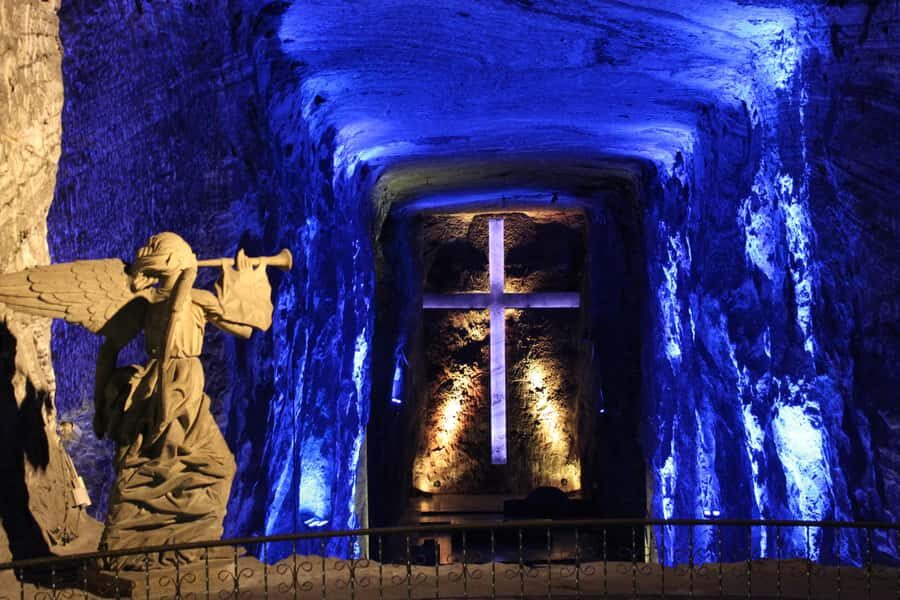 Bogota: Zipaquira, Salt Cathedral & Lake Guatavitá Tour - Group setup and guides: pacing matters more than you think