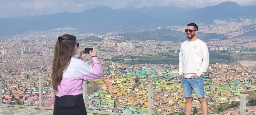 Bogotá´s Barrios: El Paraíso Favela Tour with Cable Car - Meeting Community Leaders: The Real Story of Change
