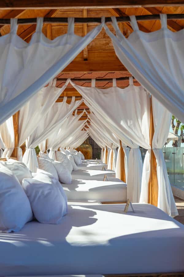 BORA BORA AREA CLUB - What to pack (and what not to bring) for an easy beach day