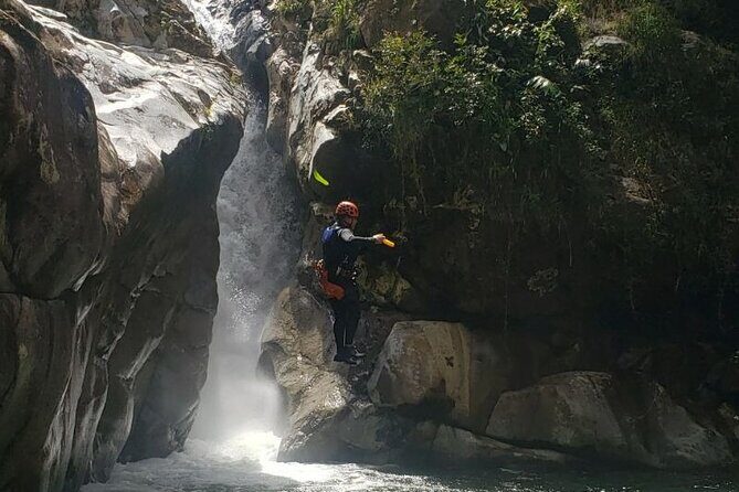 Canyoning Guatape River - Entering the Guatapé River: How the Day Unfolds