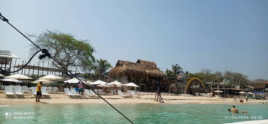 Cartagena: Barù Island Playa Blanca with Lunch - Lunch on Barú: fresh fish, coconut rice, and the real value