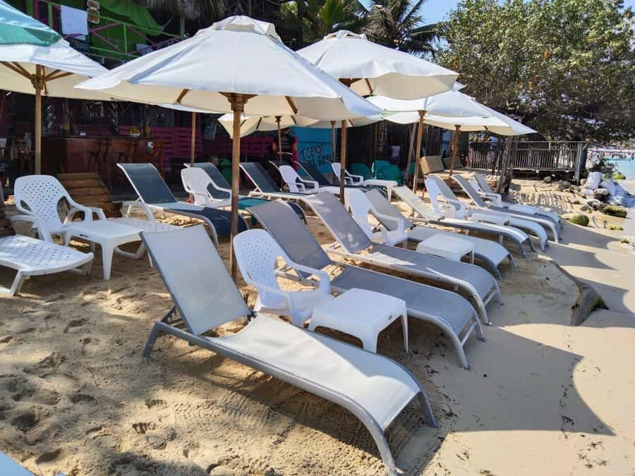 Cartagena: Baru Island & Playa Tranquila Day Trip with Lunch - Barú break time and the stairs reality check