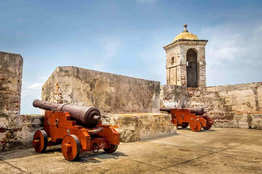 Cartagena: BILINGUAL CITYTOUR + SAN FELIPE CASTLE & Old city - Key highlights that make this tour worth your time