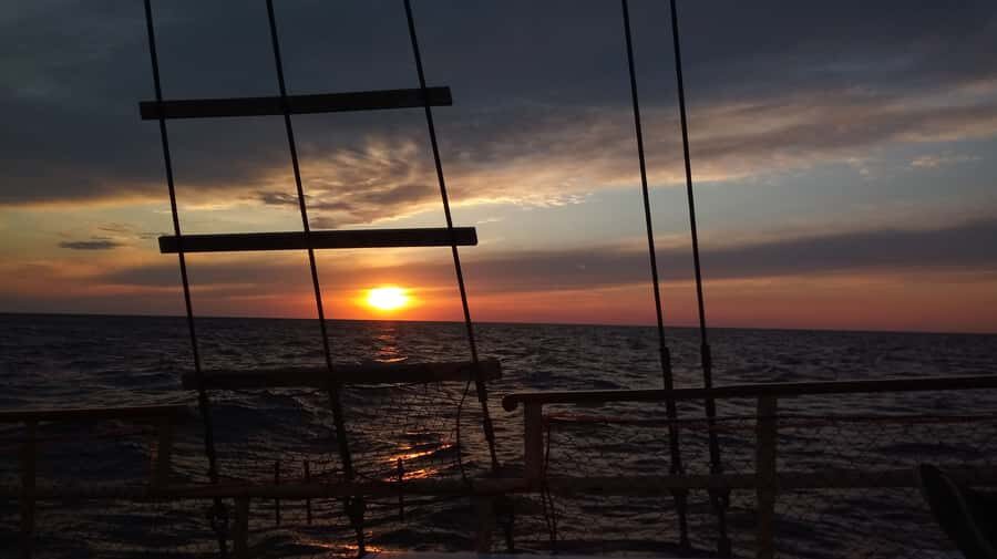 Cartagena, CO: Sunset Skyline Pirate Boat Tour with Drinks - Who this cruise suits best (and who might prefer something else)