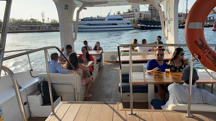 Cartagena: Cruise by the Bay with Dinner and Wine - Night Views From the Water: The Main Reason to Go