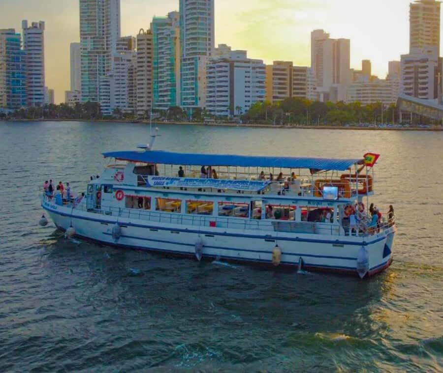 Cartagena de Indias: Sunset Cruise Open Bar with Dance Show - Setting Sail at Muelle de la Bodeguita: Door 4, Then a Quick Safety Brief