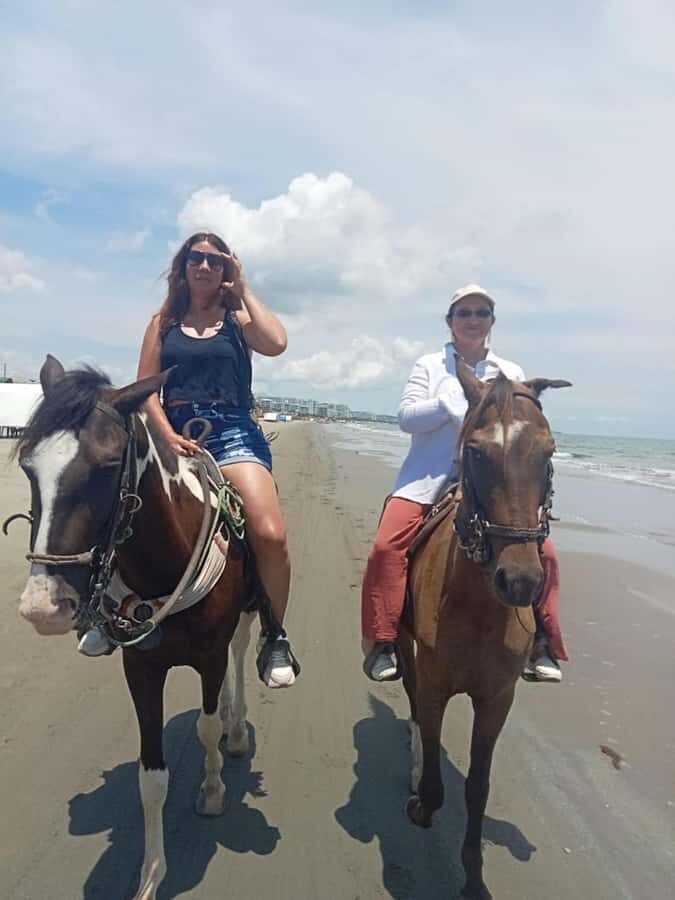Cartagena: Horse Riding on the Beach with Photos and Lunch - La Boquilla Stop: Lunch, Beer, and the Hostel-Hang Vibe