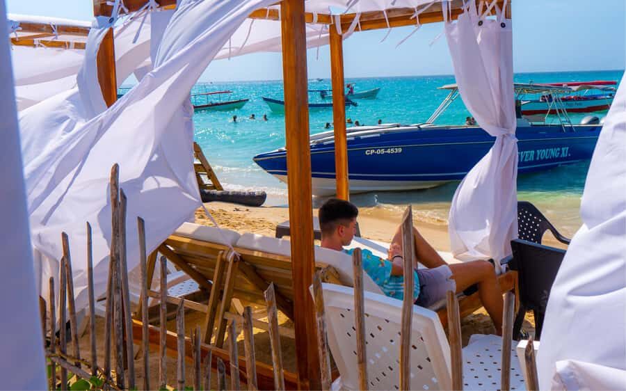 Cartagena: Isla Baru Beach Club at Playa Blanca - From Cartagena pickup to the Barú bridge crossing: what the timing feels like