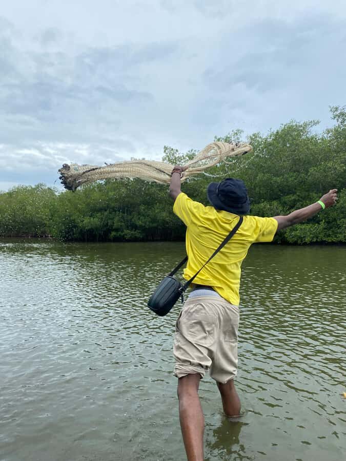 Cartagena: Mangrove Eco Tour & Fishing with Transportation - Learning traditional fishing techniques the sustainable way