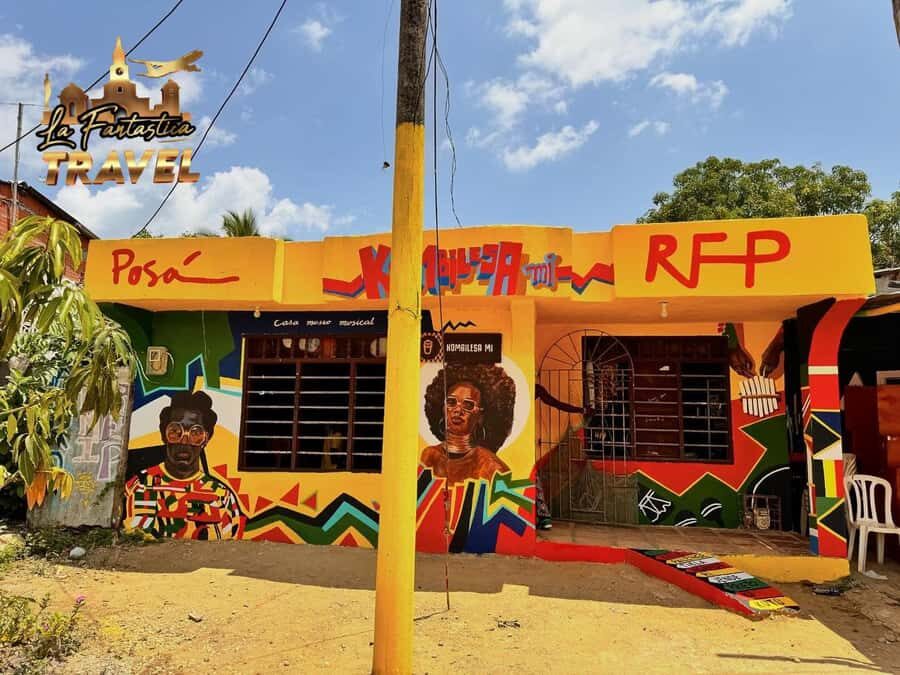 Cartagena: Palenque Tour and Road to Emancipation - Town square stops and the house of Kombilesa mi: why this itinerary has depth