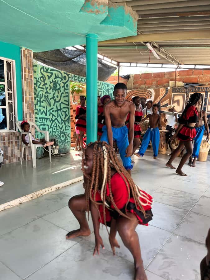 Cartagena: Palenque´s tour, dance show, lunch, pick-Up inclu - Kid Pambele monument: a guided walk with built-in photo moments