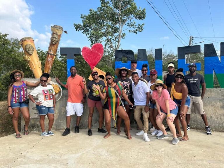 Cartagena: Palenque´s tour, dance show, lunch, pick-Up inclu - Getting there: hotel pickup and air-conditioned comfort