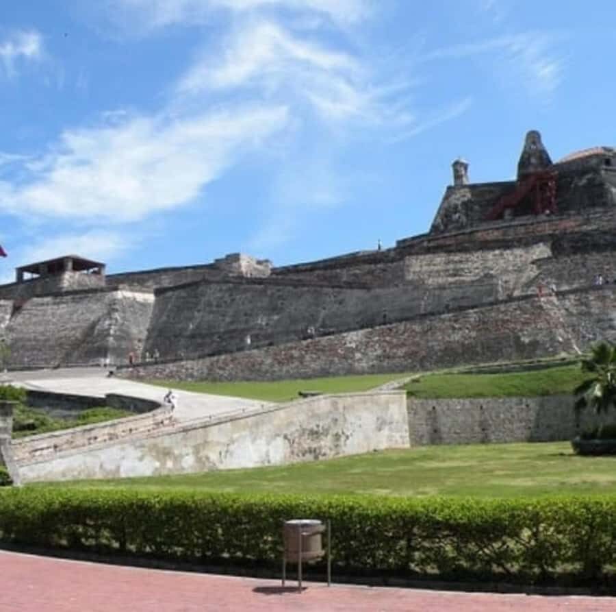 Cartagena: Panoramic City Tour, Monuments, Walls, Castle - San Felipe Castle: panoramic views, and one fee you must budget