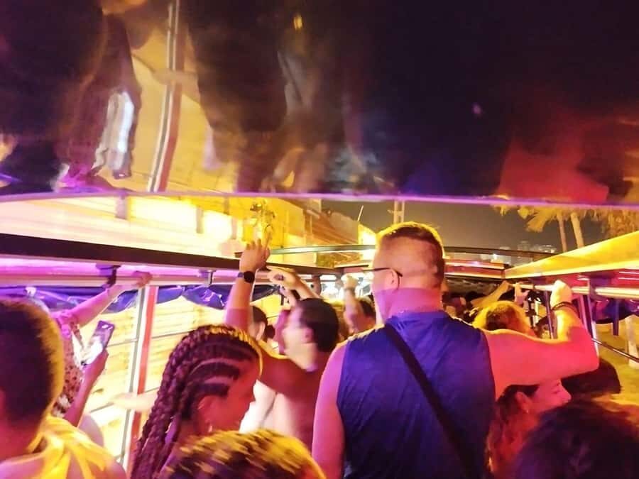 Cartagena: Party on a typical bus crossing the city - The Route Through the Historic Core: Bóvedas and the Arsenal Finish