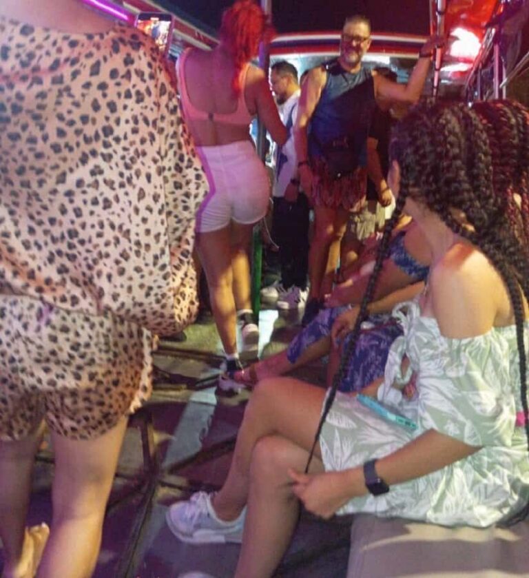 Cartagena: Party on a typical bus crossing the city - Pickup and Drop-Off: Where You Need to Be (and When)
