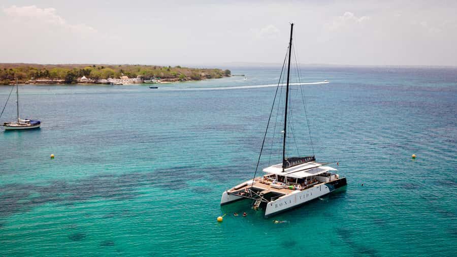 Cartagena: Rosario Islands Catamaran with Lunch and Snorkel - Drinks and the bar: what’s free, what isn’t, and how to plan