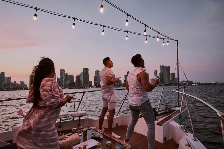 Cartagena: Sunset Cruise with Open Bar - Getting There: La Bodeguita Pier, Gate 4, and the 4:20 PM Window