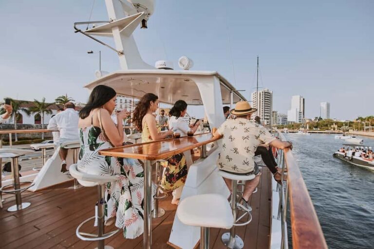 Cartagena: Sunset Cruise with Open Bar - The 90-Minute Route: Bocagrande, the Lighthouse, and a Proper Sunset