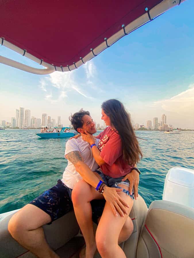 Cartagena: Sunset in boat in the bay with music and liquor - The ride itself: sports boat, music, and an onboard host