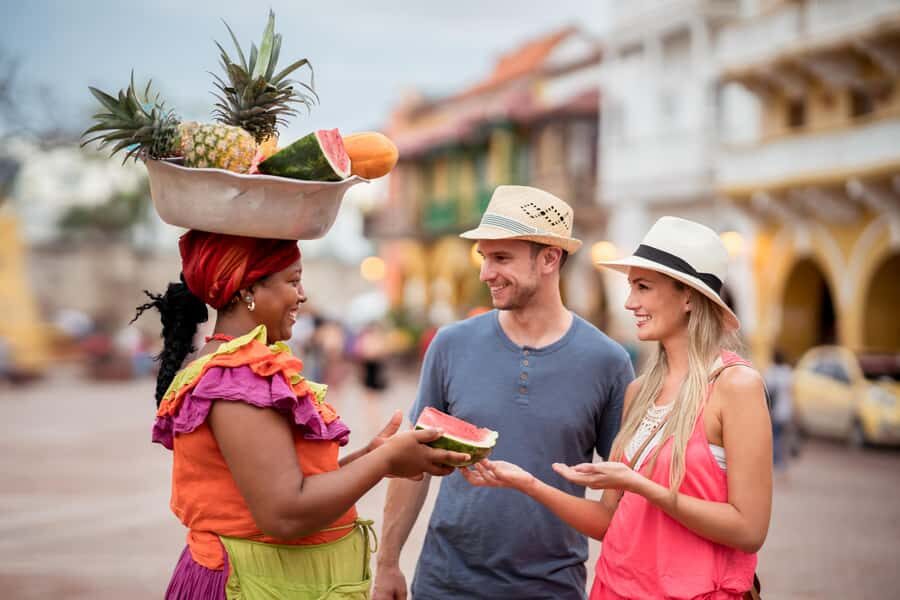 Cartagena: Walled City and Getsemani Shared Walking Tour - Starting at Plaza de Santo Domingo: your quick Cartagena compass