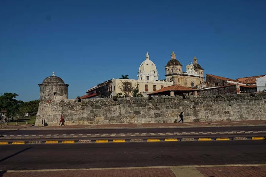 Cartagena: Walled City and Getsemani Shared Walking Tour - Walled City sights: squares, churches, and Las Bóvedas