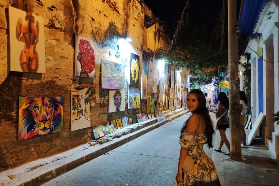 Cartagena: Walled City & Getsemani Private Tour - Cartagena’s sea walls and bastions: understanding defense in the 16th–17th centuries
