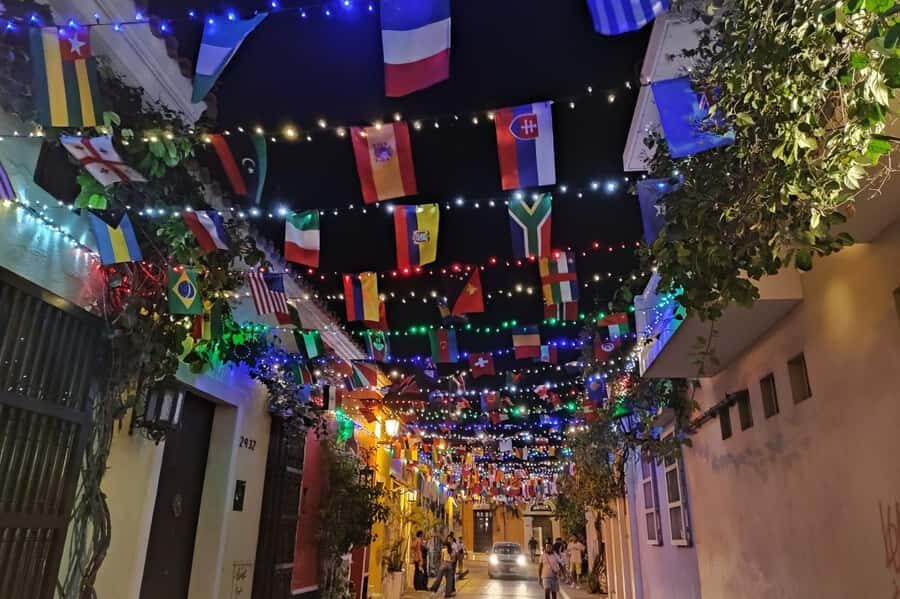 Cartagena: Walled City & Getsemani Private Tour - Snack tasting in Getsemaní: two local bites, zero confusion