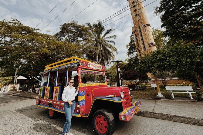 Chiva Private Cultural Tour with Audio Guide in Buga - First stop at Hotel Guadalajara de Buga: how the ride starts
