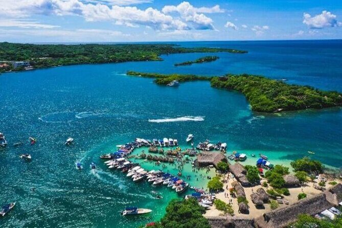 Cholon The party island, with DJ on board - Meeting at Restaurante Donjuan and getting oriented fast