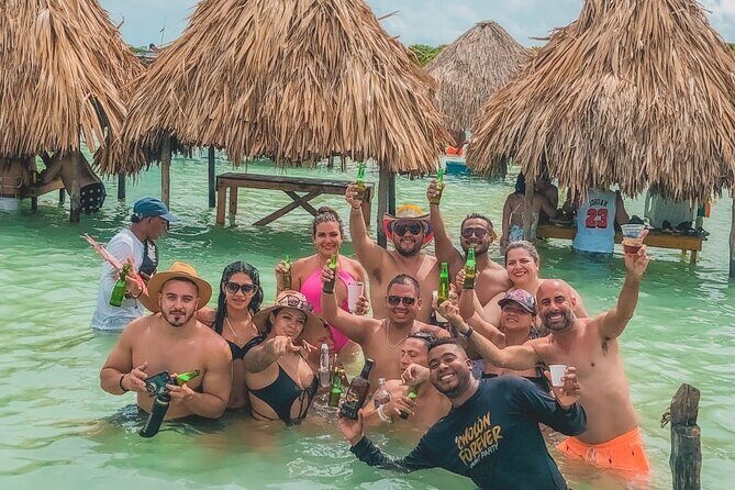 Cholon The party island, with DJ on board - Cholón, the party island: DJ weekends, dance energy, and how to handle vendors