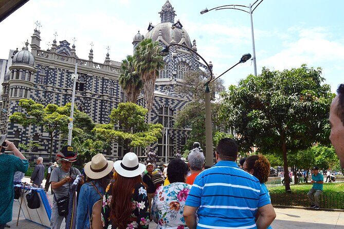 City Tour + Commune 13 Medellin - Parque de los Pies Descalzos: Where Science Meets Chill (But Bring Patience)