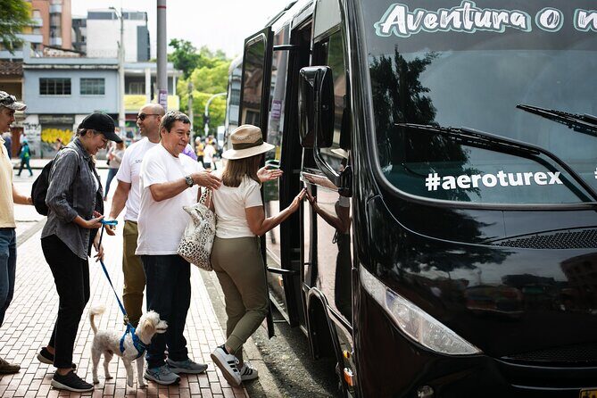 Coffee Tour with arrival on horseback and sugar cane processing - Picking coffee beans: why hands-on beats souvenir photos