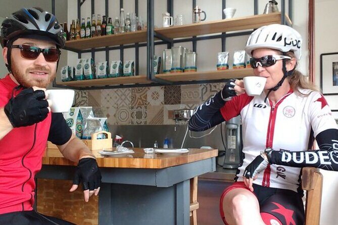 Colombia cycling trip - Guatapé day: reservoir scenery, Piedra del Peñol passing by, and an easy cultural loop