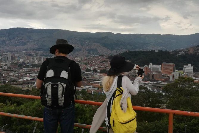 Combo Guatape and Medellin Sightseeing Tours - Replica Viejo Peñol and Guatapé Town’s Painted Facades