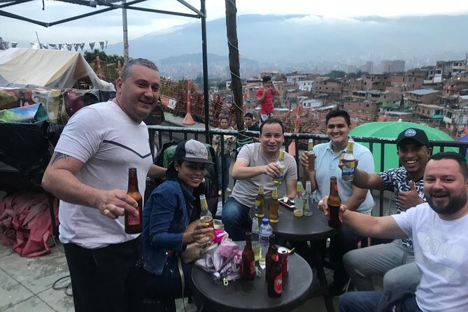 Commune 13, Graffitour street food. History.All inclusive - Where the story starts: cable car views over Comuna 13