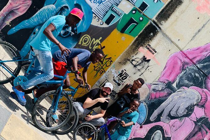Commune 13, Graffitour street food. History.All inclusive - Who this tour suits best (and who should rethink it)