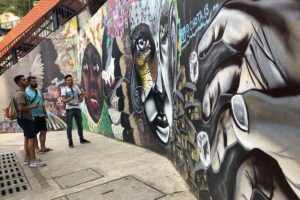 Comuna 13 & Downtown: From violence to innovation - Graffitour in Comuna 13: street art as a message system